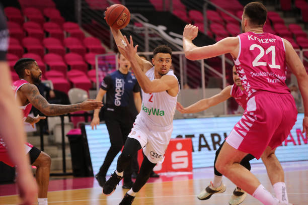 而杨瀚森按 而杨瀚森按