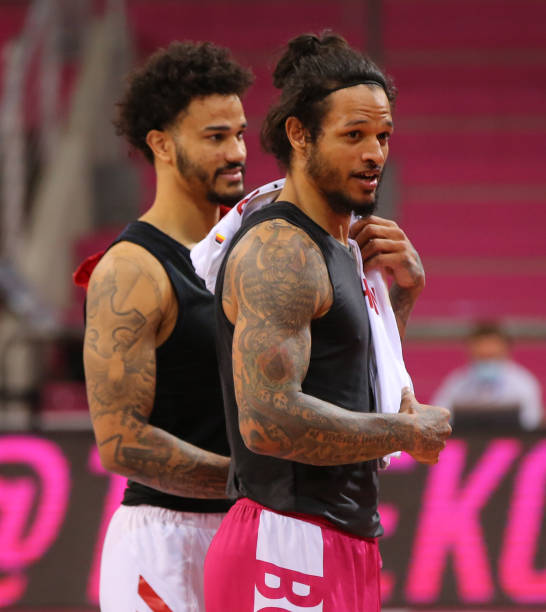 足坛一夜动态：C罗7700万队友官宣离队！阿森纳签哲凯赖什达协议