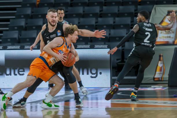 绕滨海湾水上游行 墨士廉：首次乘坐帆船感觉很棒