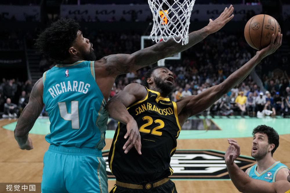 世体：若纳坦-塔已经收到多份报价，但他还在等待巴萨